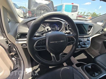 2024 Chrysler Pacifica Touring L 121.6" WB - miniatura 16