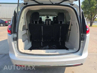 2024 Chrysler Pacifica Touring L 121.6" WB - miniatura 12
