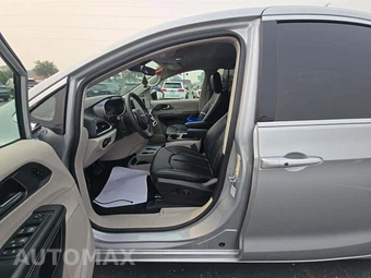 2024 Chrysler Pacifica Touring L 121.6" WB - miniatura 3