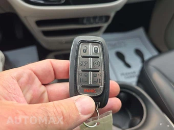 2024 Chrysler Pacifica Touring L 121.6" WB - miniatura 5