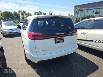 2024 Chrysler Pacifica Touring L 121.6" WB - miniatura 2