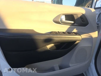 2024 Chrysler Pacifica Touring L 121.6" WB - miniatura 9