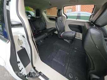 2024 Chrysler Pacifica Touring L 121.6" WB - miniatura 17