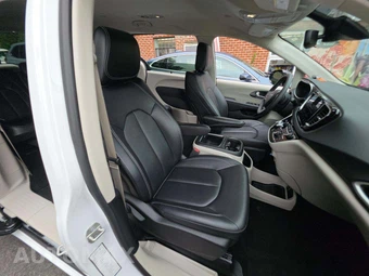 2024 Chrysler Pacifica Touring L 121.6" WB - miniatura 19