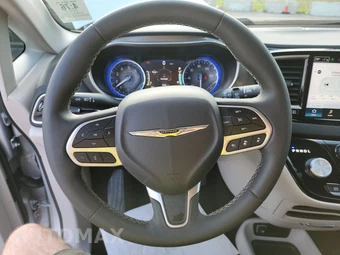 2024 Chrysler Pacifica Touring L 121.6" WB - miniatura 16
