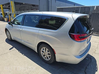 2024 Chrysler Pacifica Touring L 121.6" WB - miniatura 6