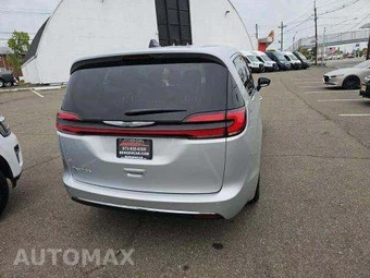 2024 Chrysler Pacifica Touring L 121.6" WB - miniatura 3