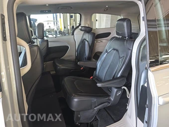 2024 Chrysler Pacifica Touring L 121.6" WB - miniatura 13