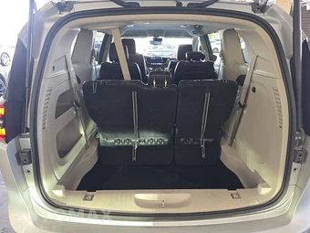 2024 Chrysler Pacifica Touring L 121.6" WB - miniatura 17
