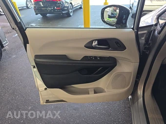 2024 Chrysler Pacifica Touring L 121.6" WB - miniatura 9