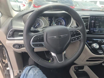 2024 Chrysler Pacifica Touring L 121.6" WB - miniatura 10