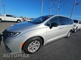 2024 Chrysler Pacifica Touring L 121.6" WB