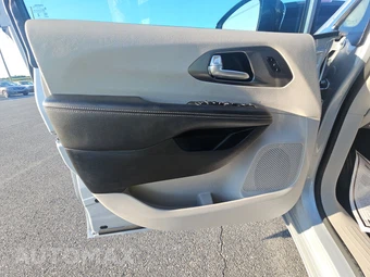 2024 Chrysler Pacifica Touring L 121.6" WB - miniatura 9