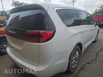 2024 Chrysler Pacifica Touring L 121.6" WB - miniatura 3