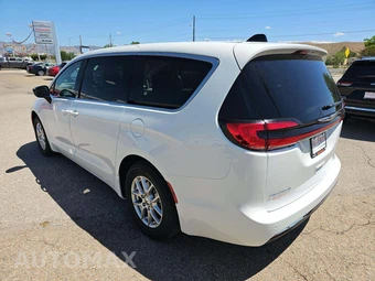 2024 Chrysler Pacifica Touring L 121.6" WB - miniatura 2
