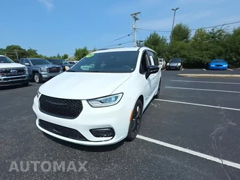 2024 Chrysler Pacifica Touring L 121.6" WB
