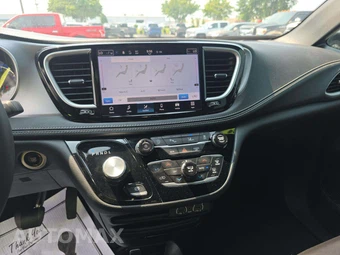2024 Chrysler Pacifica Touring L 121.6" WB - miniatura 7