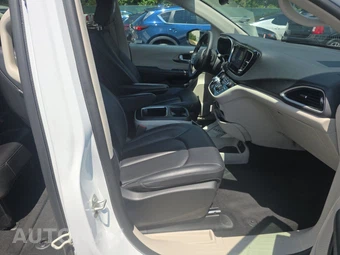 2024 Chrysler Pacifica Touring L 121.6" WB - miniatura 8