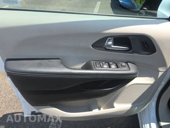2024 Chrysler Pacifica Touring L 121.6" WB - miniatura 9