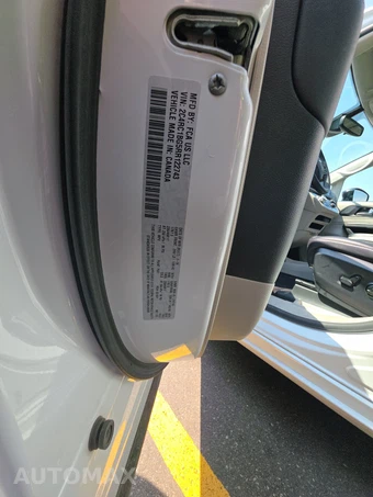 2024 Chrysler Pacifica Touring L 121.6" WB - miniatura 15