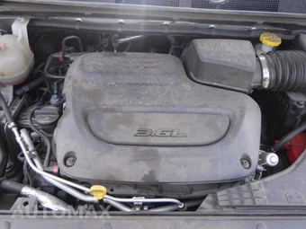 2024 Chrysler Pacifica Touring L 121.6" WB – miniatura 9