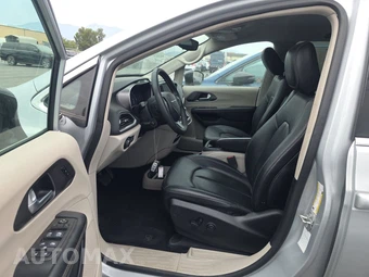 2024 Chrysler Pacifica Touring L 121.6" WB - miniatura 7