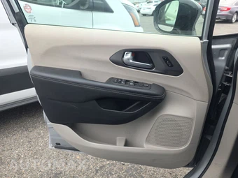 2024 Chrysler Pacifica Touring L 121.6" WB - miniatura 9