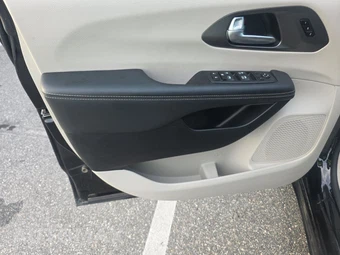 2024 Chrysler Pacifica Touring L 121.6" WB - miniatura 9