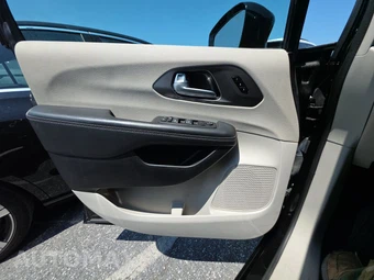 2024 Chrysler Pacifica Touring L 121.6" WB - miniatura 15