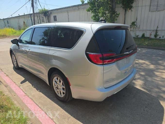 2024 Chrysler Pacifica Touring L 121.6" WB - miniatura 2