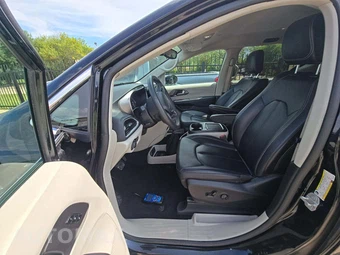2024 Chrysler Pacifica Touring L 121.6" WB - miniatura 3