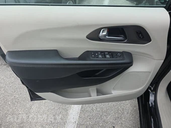 2024 Chrysler Pacifica Touring L 121.6" WB - miniatura 15