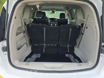 2024 Chrysler Pacifica Touring L 121.6" WB - miniatura 18