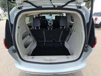 2024 Chrysler Pacifica Touring L 121.6" WB - miniatura 12