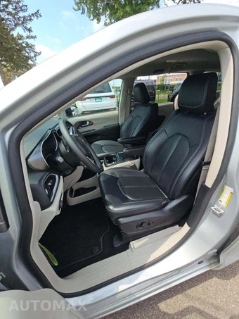 2024 Chrysler Pacifica Touring L 121.6" WB - miniatura 3