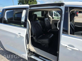 2024 Chrysler Pacifica Touring L 121.6" WB - miniatura 17