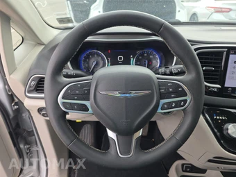 2024 Chrysler Pacifica Touring L 121.6" WB - miniatura 10