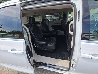 2024 Chrysler Pacifica Touring L 121.6" WB - miniatura 17