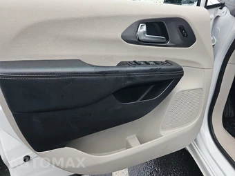 2024 Chrysler Pacifica Touring L 121.6" WB - miniatura 9