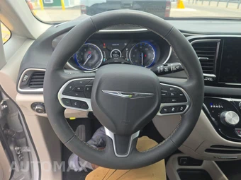 2024 Chrysler Pacifica Touring L 121.6" WB - miniatura 10