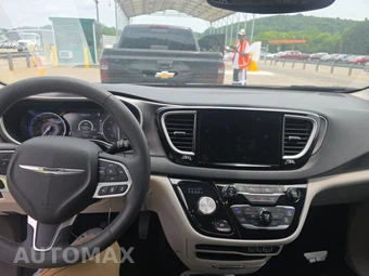 2024 Chrysler Pacifica Touring L 121.6" WB - miniatura 11