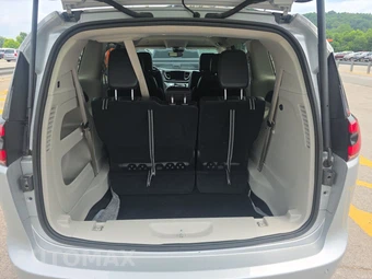 2024 Chrysler Pacifica Touring L 121.6" WB - miniatura 17