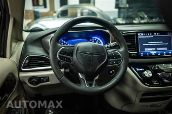 2024 Chrysler Pacifica Touring L 121.6" WB - miniatura 15