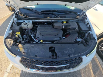 2024 Chrysler Pacifica Touring L 121.6" WB - miniatura 23