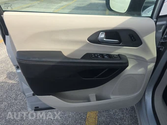 2024 Chrysler Pacifica Touring L 121.6" WB - miniatura 9