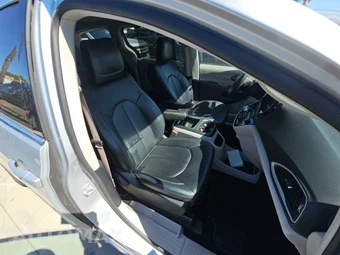 2024 Chrysler Pacifica Touring L 121.6" WB - miniatura 8