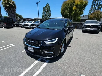 2024 Chrysler Pacifica Touring L 121.6" WB