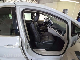 2024 Chrysler Pacifica Touring L 121.6" WB - miniatura 19