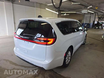 2024 Chrysler Pacifica Touring L 121.6" WB - miniatura 3