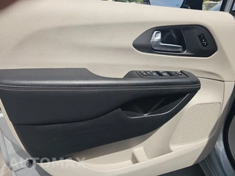 2024 Chrysler Pacifica Touring L 121.6" WB - miniatura 9